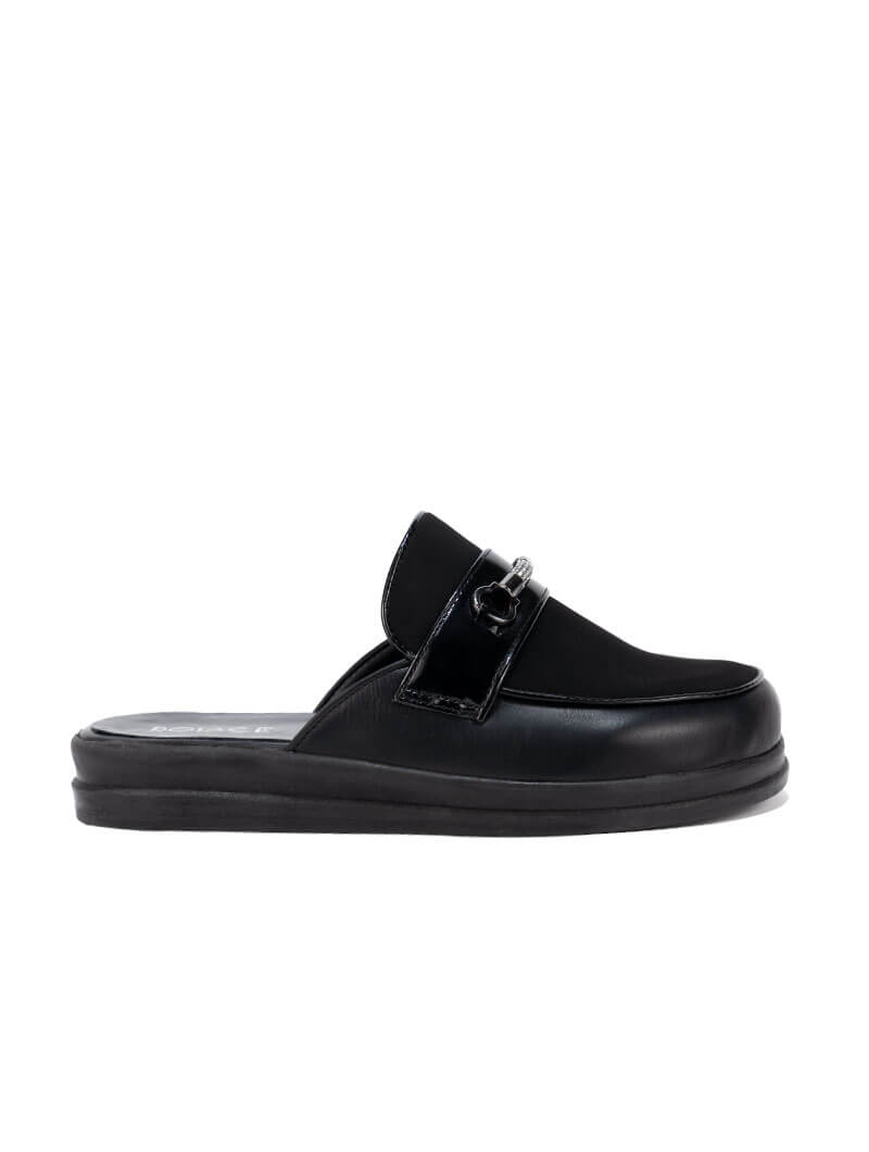 Mules plates à boucle